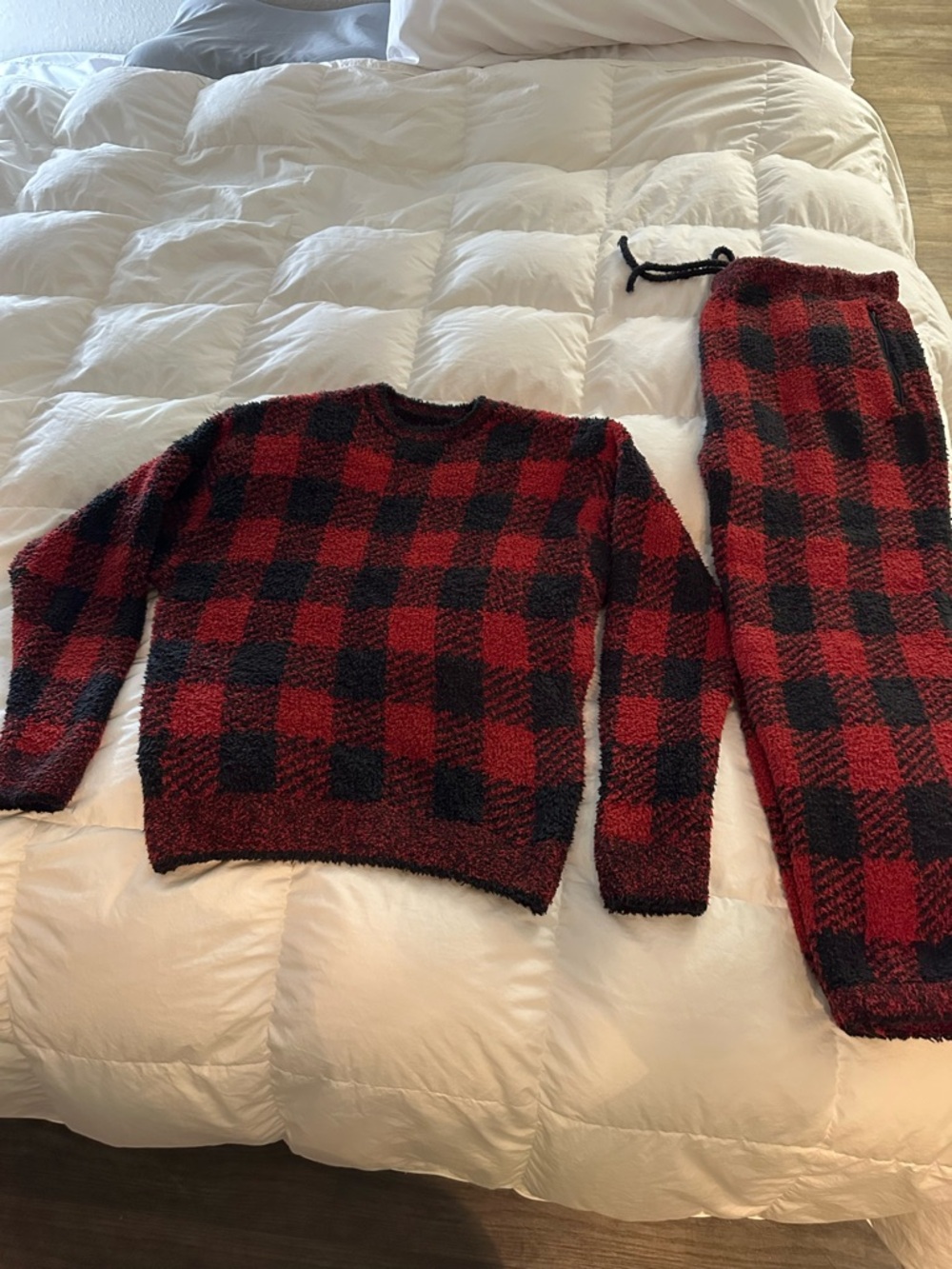 Skims XL Red and Black Fuzzy Sherpa Lounge Set